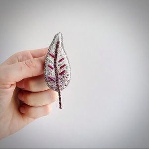 Leaf brooch